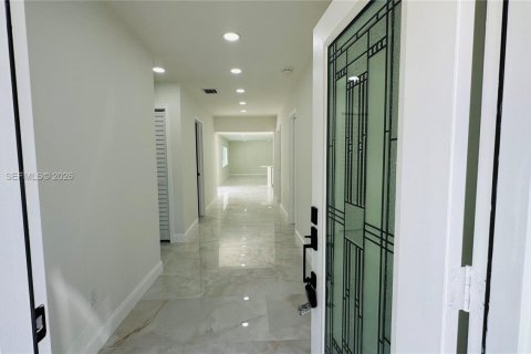 Casa en venta en North Miami, Florida, 3 dormitorios, 163.88 m2 № 2046735 - foto 4