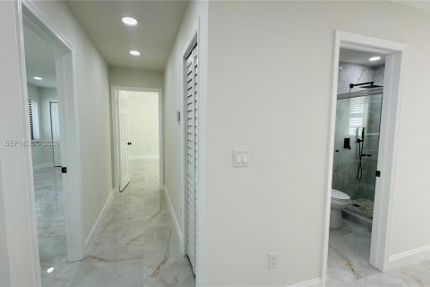 Casa en venta en North Miami, Florida, 3 dormitorios, 163.88 m2 № 2046735 - foto 6