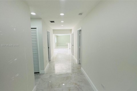 Casa en venta en North Miami, Florida, 3 dormitorios, 163.88 m2 № 2046735 - foto 5