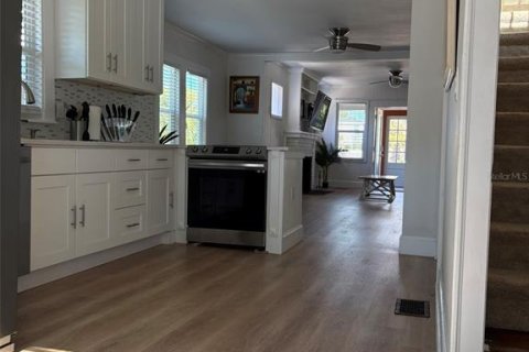 House in Sarasota, Florida 3 bedrooms, 136.38 sq.m. № 2209242 - photo 8