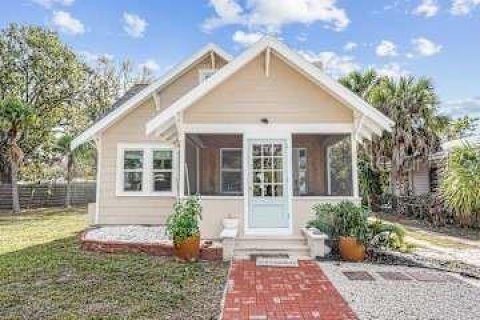 House in Sarasota, Florida 3 bedrooms, 136.38 sq.m. № 2209242