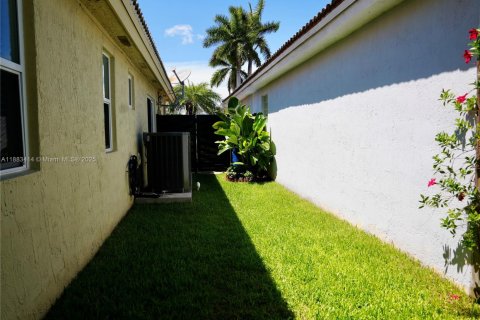 Villa ou maison à vendre à Miami, Floride: 3 chambres, 128.67 m2 № 1929595 - photo 21