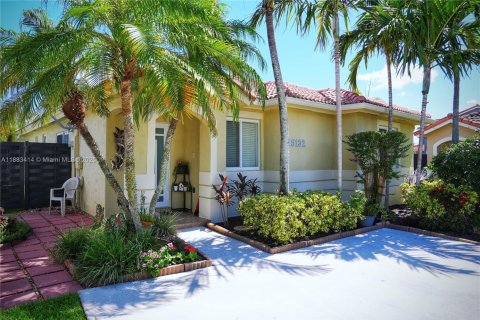 Villa ou maison à vendre à Miami, Floride: 3 chambres, 128.67 m2 № 1929595 - photo 2