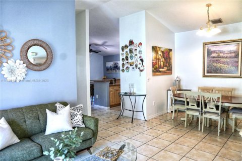 Villa ou maison à vendre à Miami, Floride: 3 chambres, 128.67 m2 № 1929595 - photo 4