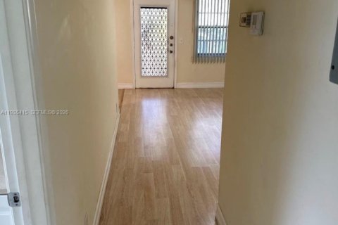 Снять в аренду кондоминиум в Пемброк-Пайнс, Флорида 2 спальни, 88.63м2, № 2062550 - фото 12