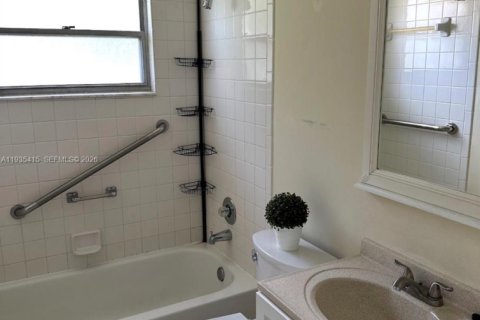 Снять в аренду кондоминиум в Пемброк-Пайнс, Флорида 2 спальни, 88.63м2, № 2062550 - фото 11