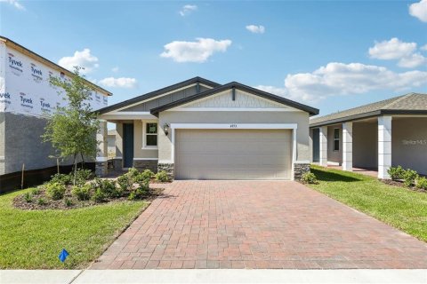 House in Winter Haven, Florida 3 bedrooms, 137.77 sq.m. № 1777504 - photo 1