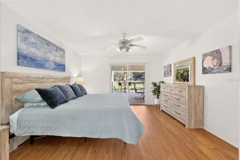 House in The Villages, Florida 3 bedrooms, 154.96 sq.m. № 2351684 - photo 12