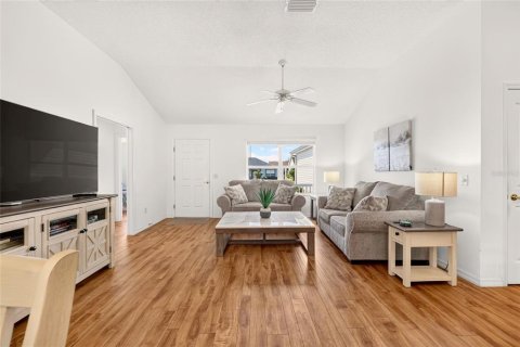 House in The Villages, Florida 3 bedrooms, 154.96 sq.m. № 2351684 - photo 8