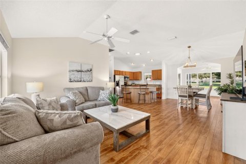 House in The Villages, Florida 3 bedrooms, 154.96 sq.m. № 2351684 - photo 6