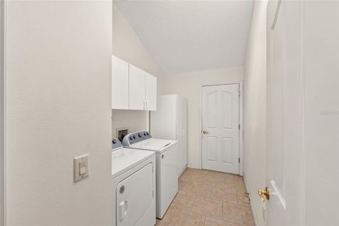 House in The Villages, Florida 3 bedrooms, 154.96 sq.m. № 2351684 - photo 18