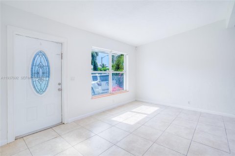 Купить виллу или дом в Уэст-Палм-Бич, Флорида 2 спальни, 65.4м2, № 1995563 - фото 4