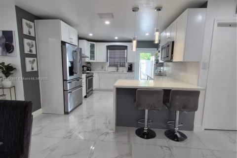 House in Fort Lauderdale, Florida 3 bedrooms, 144.83 sq.m. № 1875534 - photo 16