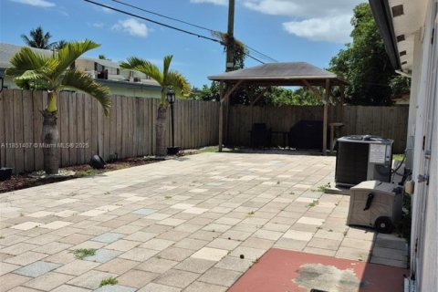 House in Fort Lauderdale, Florida 3 bedrooms, 144.83 sq.m. № 1875534 - photo 27