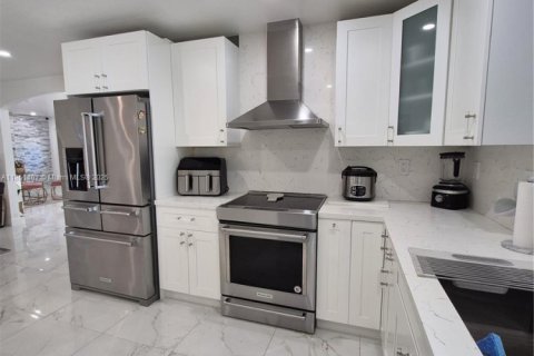 House in Fort Lauderdale, Florida 3 bedrooms, 144.83 sq.m. № 1875534 - photo 17