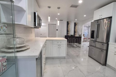 House in Fort Lauderdale, Florida 3 bedrooms, 144.83 sq.m. № 1875534 - photo 21