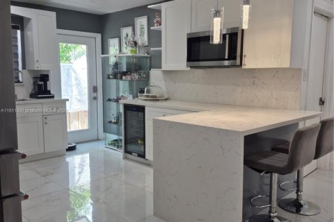 House in Fort Lauderdale, Florida 3 bedrooms, 144.83 sq.m. № 1875534 - photo 23
