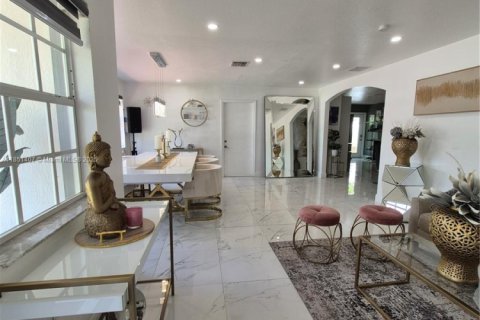 House in Fort Lauderdale, Florida 3 bedrooms, 144.83 sq.m. № 1875534 - photo 5