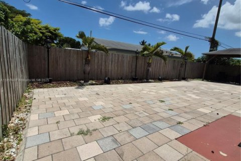 House in Fort Lauderdale, Florida 3 bedrooms, 144.83 sq.m. № 1875534 - photo 30