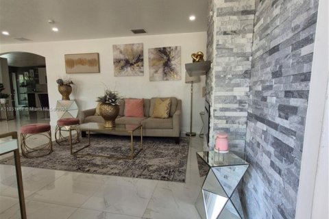 House in Fort Lauderdale, Florida 3 bedrooms, 144.83 sq.m. № 1875534 - photo 3