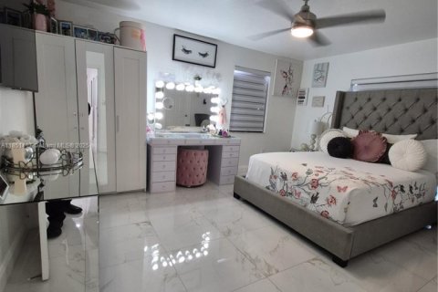 House in Fort Lauderdale, Florida 3 bedrooms, 144.83 sq.m. № 1875534 - photo 9