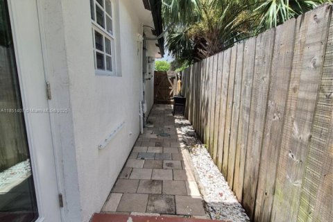 House in Fort Lauderdale, Florida 3 bedrooms, 144.83 sq.m. № 1875534 - photo 25