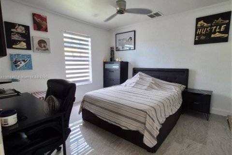 House in Fort Lauderdale, Florida 3 bedrooms, 144.83 sq.m. № 1875534 - photo 13