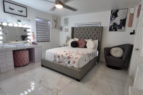 House in Fort Lauderdale, Florida 3 bedrooms, 144.83 sq.m. № 1875534 - photo 8