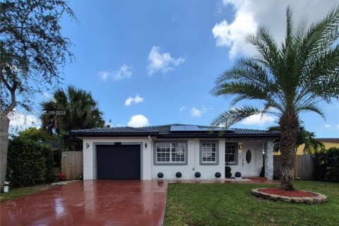House in Fort Lauderdale, Florida 3 bedrooms, 144.83 sq.m. № 1875534 - photo 1