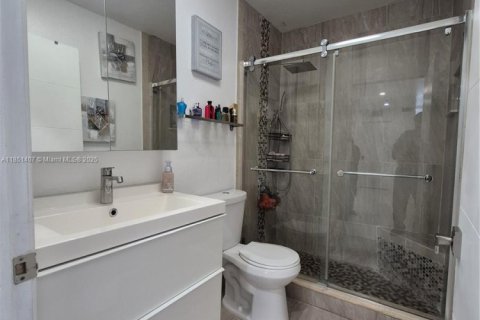 House in Fort Lauderdale, Florida 3 bedrooms, 144.83 sq.m. № 1875534 - photo 15