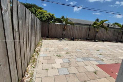 House in Fort Lauderdale, Florida 3 bedrooms, 144.83 sq.m. № 1875534 - photo 28