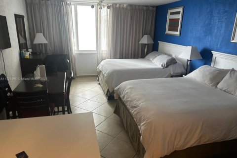 Condo in Sunny Isles Beach, Florida  № 1959362 - photo 4