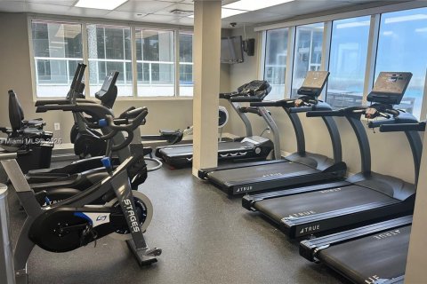 Condo in Sunny Isles Beach, Florida  № 1959362 - photo 9