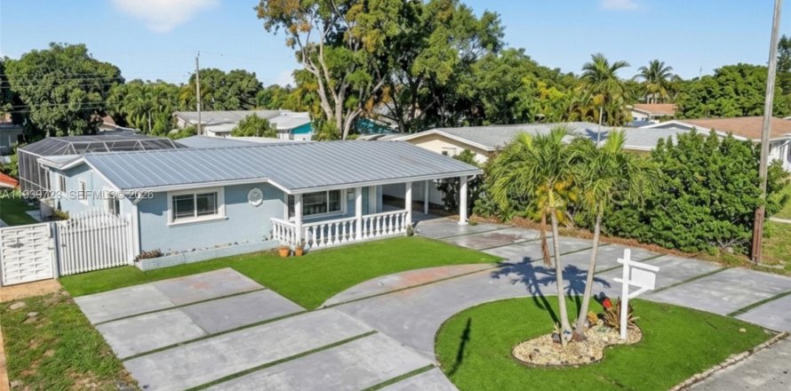 Дом в Мирамар, Флорида 3 спальни, 143.81м2 № 2005985