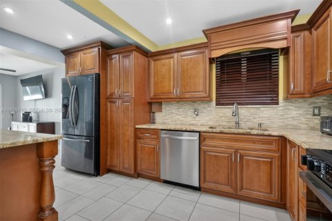 Купить виллу или дом в Мирамар, Флорида 3 спальни, 143.81м2, № 2005985 - фото 13