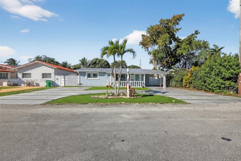 Купить виллу или дом в Мирамар, Флорида 3 спальни, 143.81м2, № 2005985 - фото 2