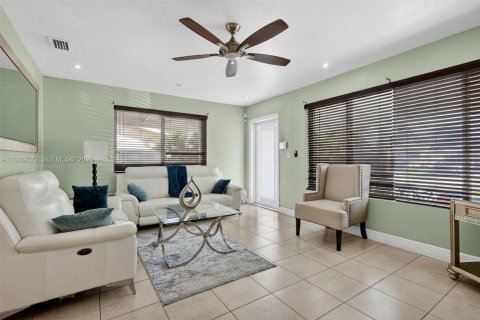 Купить виллу или дом в Мирамар, Флорида 3 спальни, 143.81м2, № 2005985 - фото 9