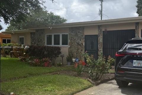 Villa ou maison à Miami Gardens, Floride 4 chambres, 110 m2 № 2063235