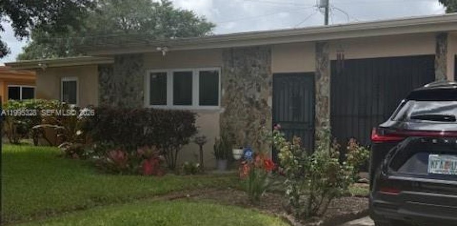 Villa ou maison à Miami Gardens, Floride 4 chambres, 110 m2 № 2063235
