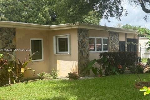 Villa ou maison à vendre à Miami Gardens, Floride: 4 chambres, 110 m2 № 2063235 - photo 2