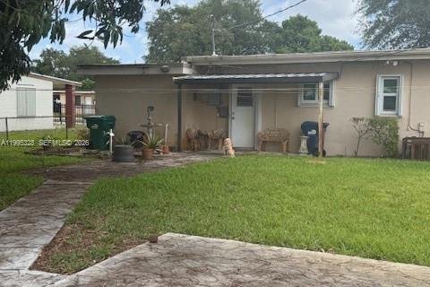 Villa ou maison à vendre à Miami Gardens, Floride: 4 chambres, 110 m2 № 2063235 - photo 3