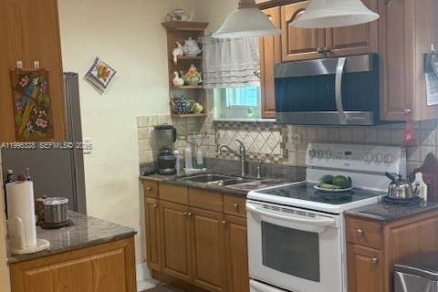 Villa ou maison à vendre à Miami Gardens, Floride: 4 chambres, 110 m2 № 2063235 - photo 9