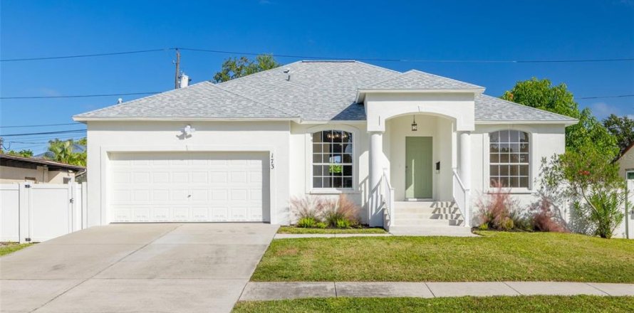 Villa ou maison à Saint Petersburg, Floride 3 chambres, 133.04 m2 № 2437237