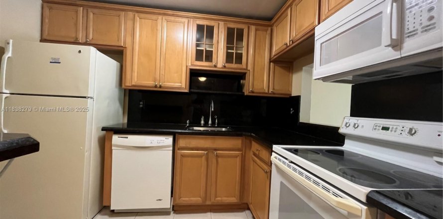 Condo in Deerfield Beach, Florida, 1 bedroom № 1823666