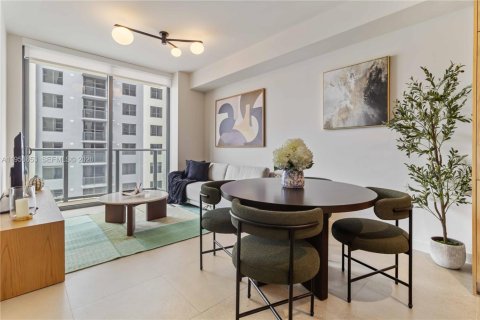 Condominio en Miami, Florida, 1 dormitorio  № 2010573