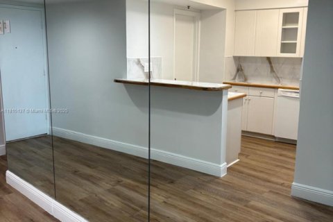 Condominio en venta en Miami Beach, Florida, 1 dormitorio, 85.47 m2 № 1770607 - foto 11