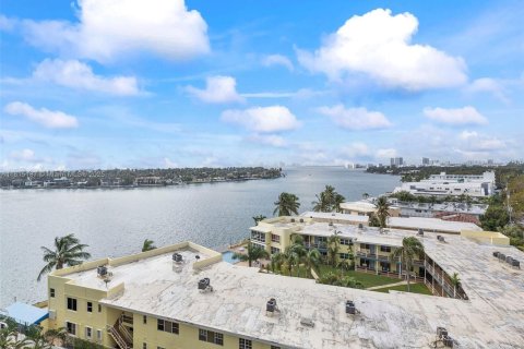 Condominio en venta en Miami Beach, Florida, 1 dormitorio, 85.47 m2 № 1770607 - foto 1