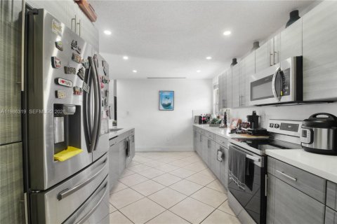 Villa ou maison à louer à Miami, Floride: 3 chambres, 138.89 m2 № 2058903 - photo 6