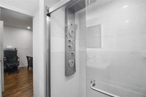 Villa ou maison à louer à Miami, Floride: 3 chambres, 138.89 m2 № 2058903 - photo 12