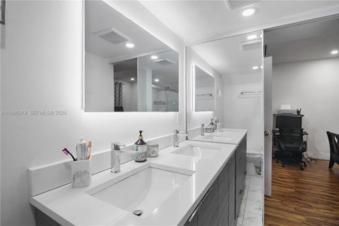 Villa ou maison à louer à Miami, Floride: 3 chambres, 138.89 m2 № 2058903 - photo 17